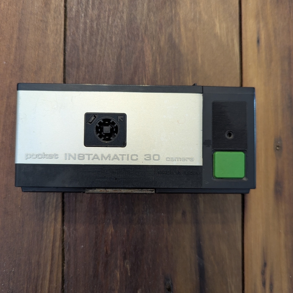 Vintage Kodak Pocket Instamatic 30 Camera Made‎ in USA Silver & Black